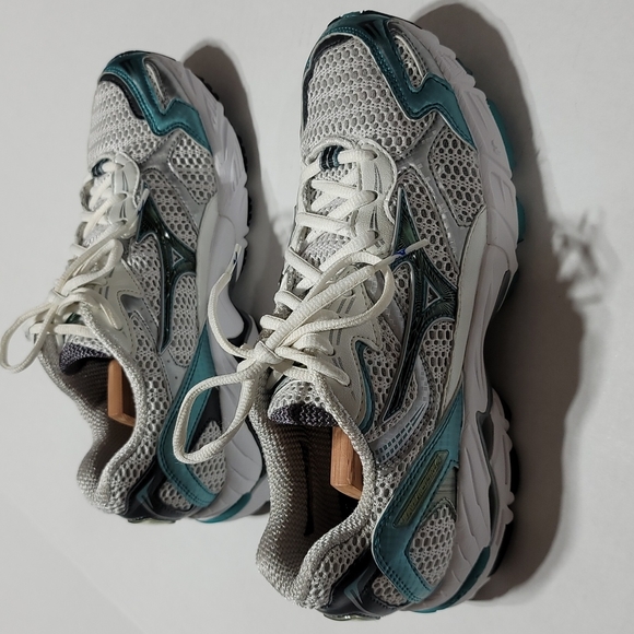 MIZUNO WAVE INSPIRE CASUAL ATHLETIC ACTIVEWEAR LACE UP SNEAKERS